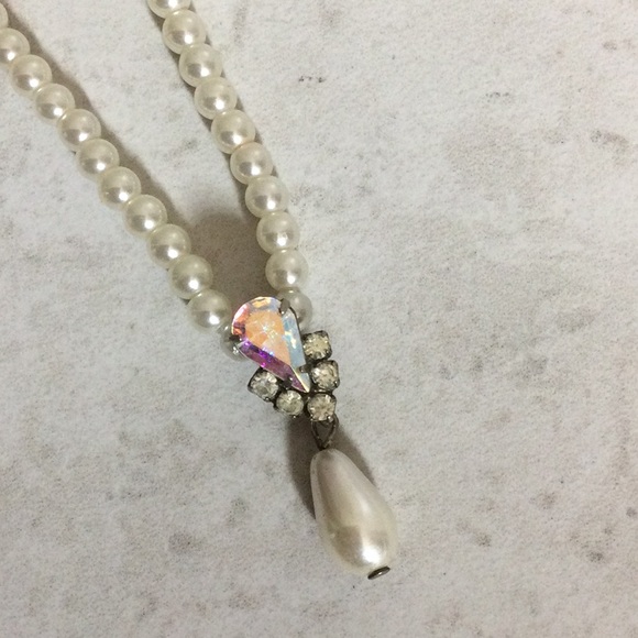 Small white Pearl with bling Pearl drop necklace - Picture 3 of 6